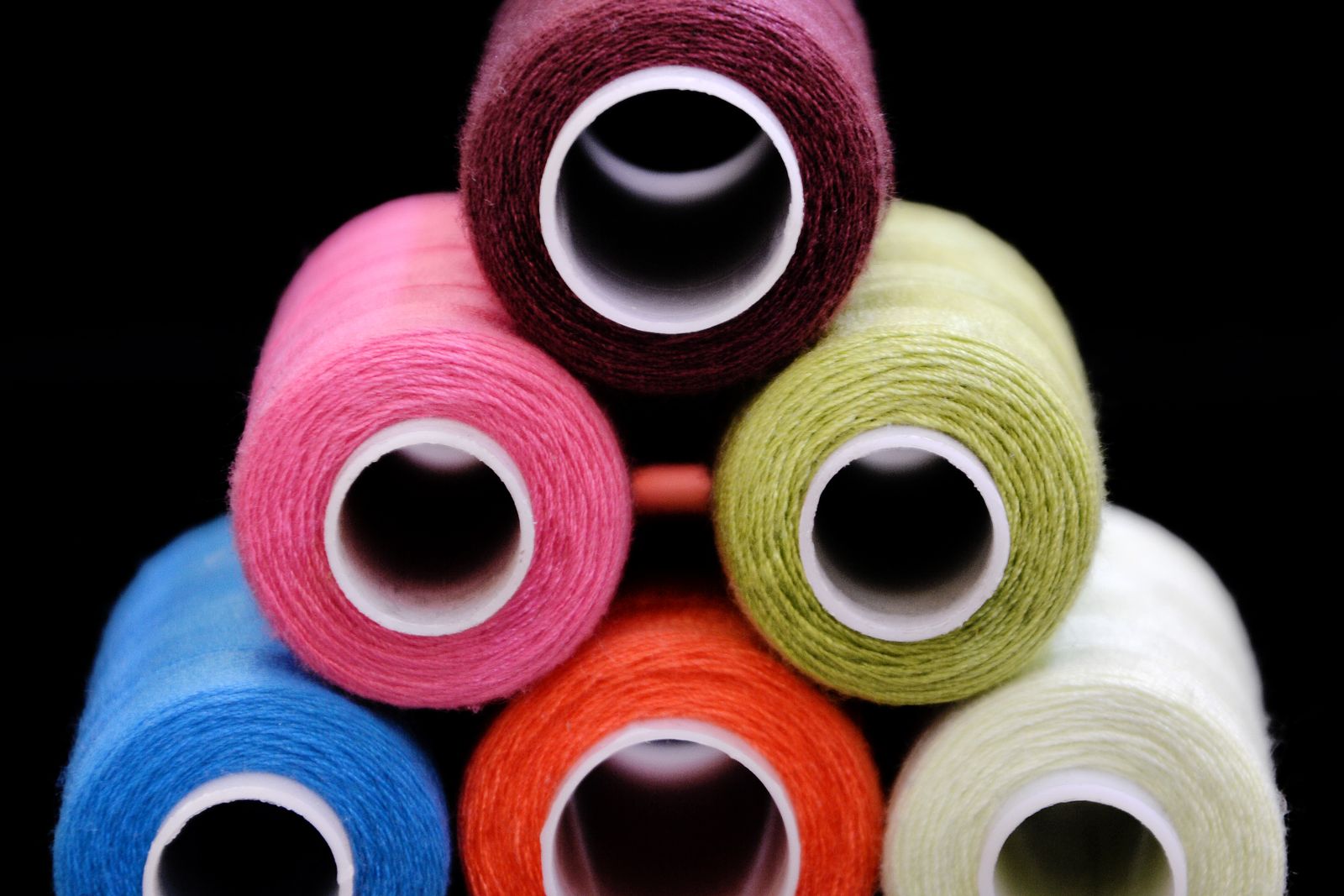Colorful spools of thread, one thread per topic, a metaphor for organizing an ADHD mind